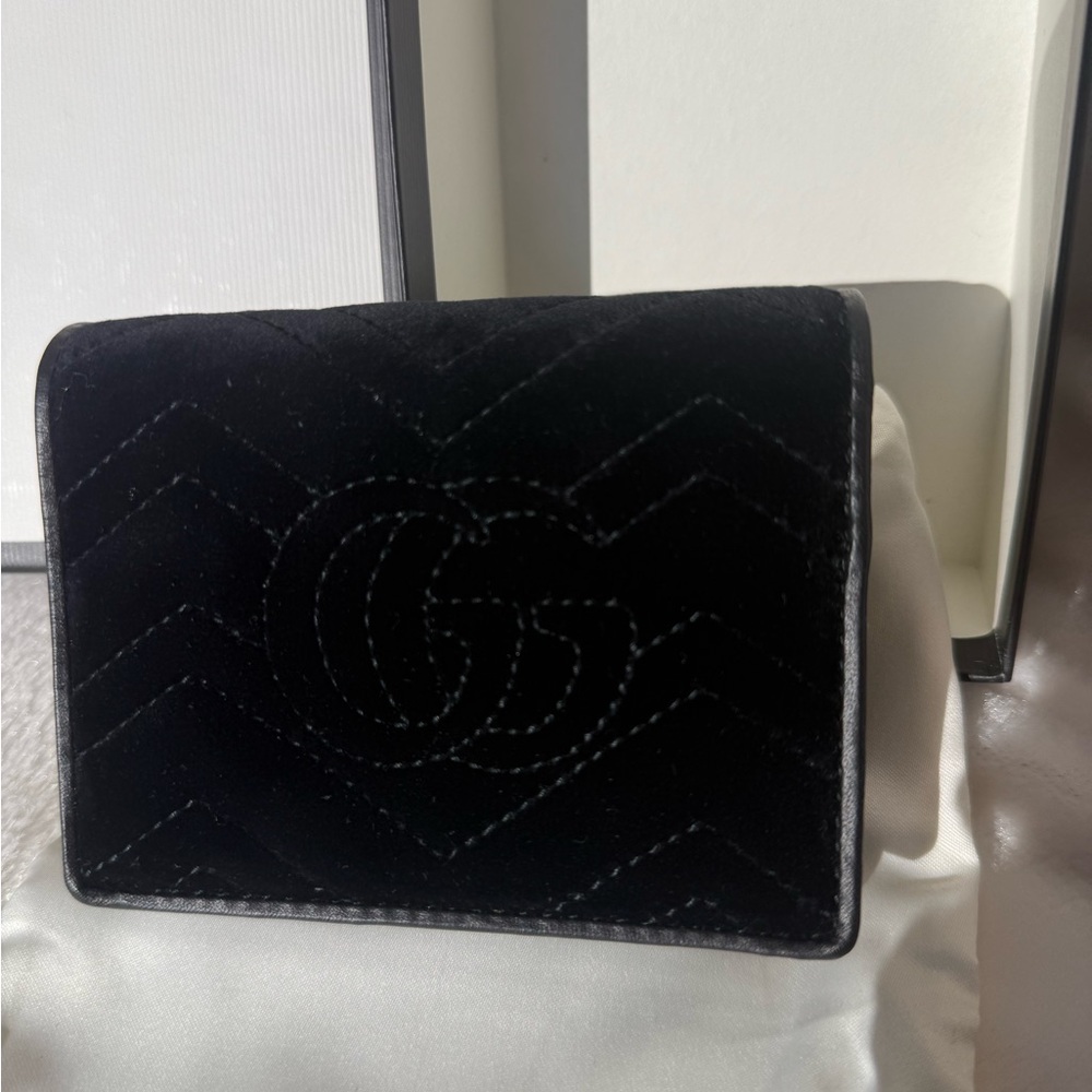 NIB GUCCI LIMITED EDITION MARMONT VELVET WALLET WITH CRYSTAL HARTS - Picture 8 of 9